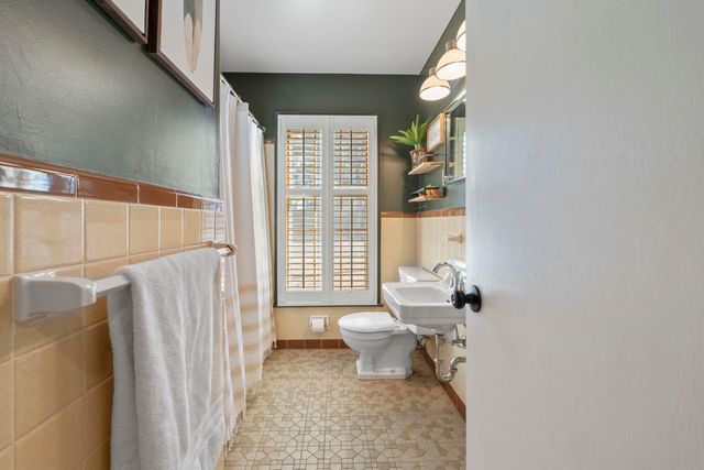 371 N MENDENHALL RD, Memphis, TN 38117