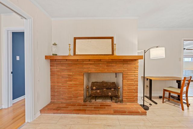 371 N MENDENHALL RD, Memphis, TN 38117