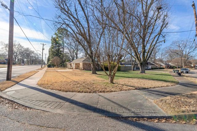 371 N MENDENHALL RD, Memphis, TN 38117