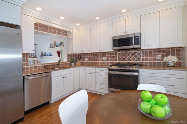 110 Valleyview Road, Irvington, NY 10533