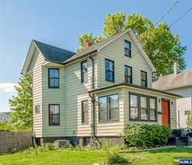 51 Maple Street, Rutherford, NJ 07070