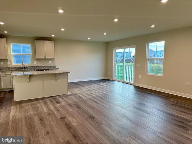 225 CARACAS BLVD, Martinsburg, WV 25403