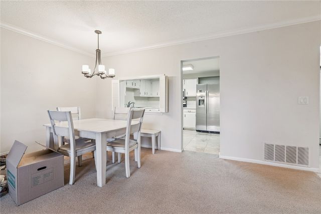 100 Thompson Dr SE 116, Cedar Rapids, IA 52403