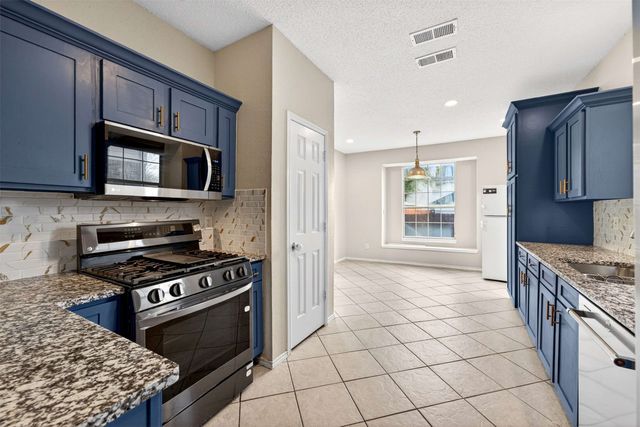 2124 Newport Drive, Flower Mound, TX 75028