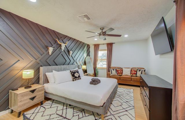 9614 Springmont Drive, Houston, TX 77080