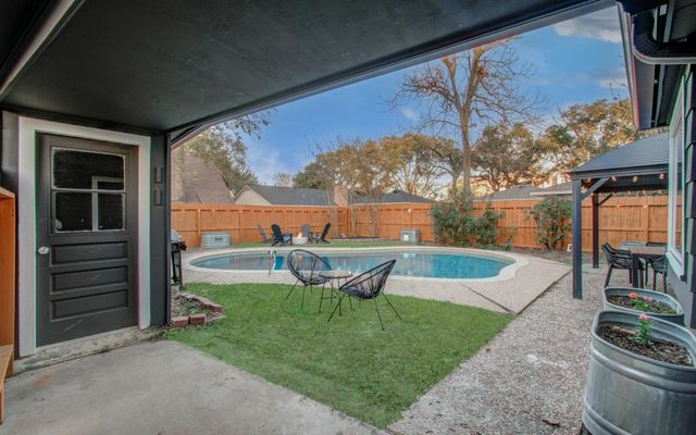 9614 Springmont Drive, Houston, TX 77080