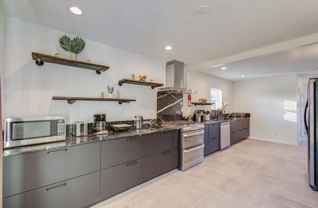 9614 Springmont Drive, Houston, TX 77080