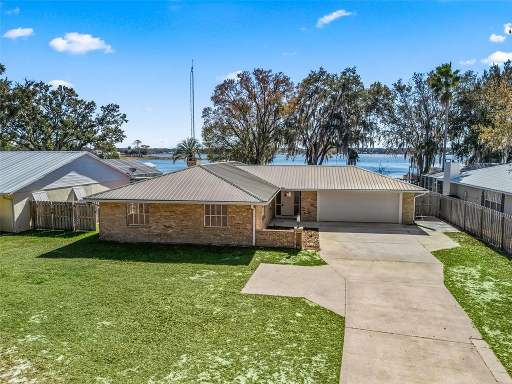 Image 1 of property listing at 10916 SE TIMUCUAN ROAD, Summerfield, FL 34491