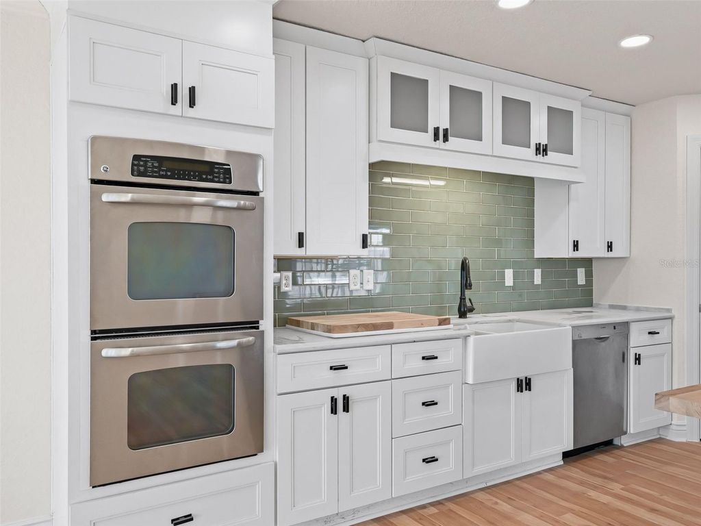 Image 13 of property listing at 10916 SE TIMUCUAN ROAD, Summerfield, FL 34491