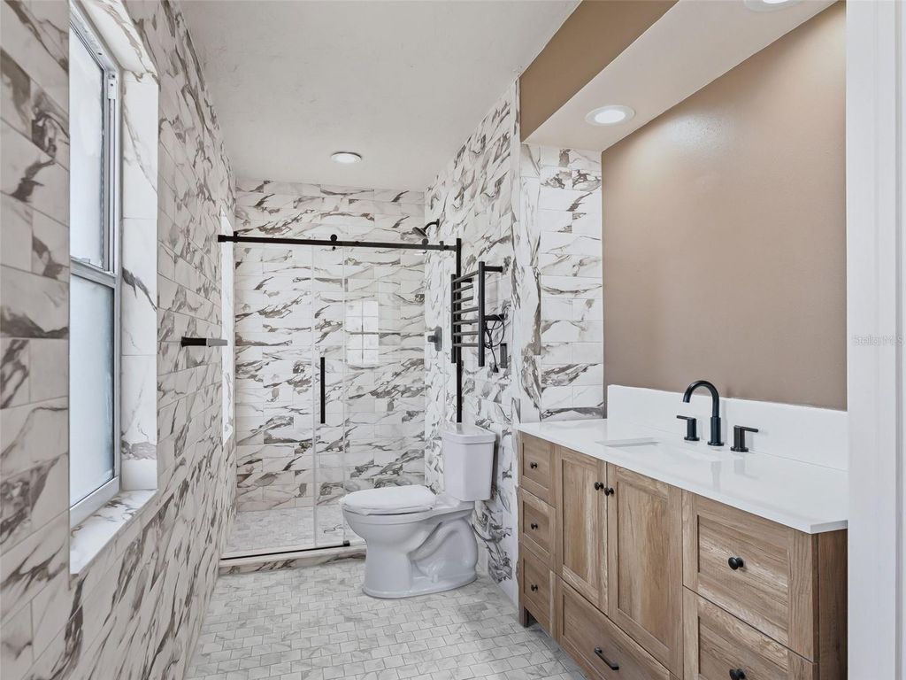 Image 20 of property listing at 10916 SE TIMUCUAN ROAD, Summerfield, FL 34491