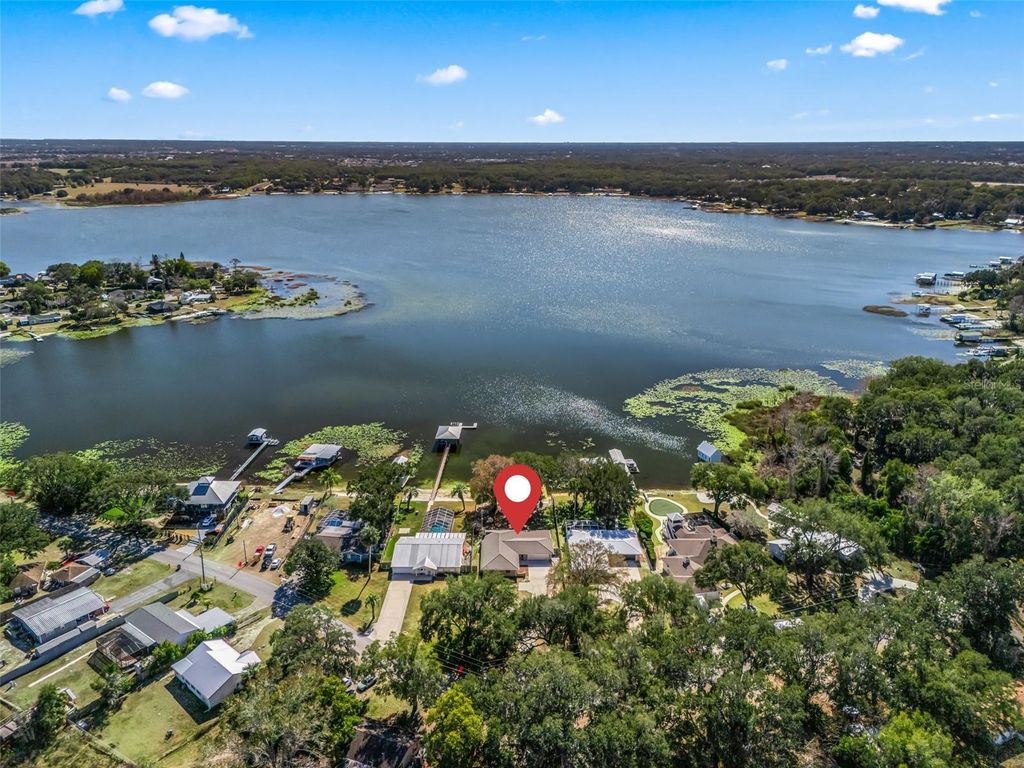 Image 3 of property listing at 10916 SE TIMUCUAN ROAD, Summerfield, FL 34491