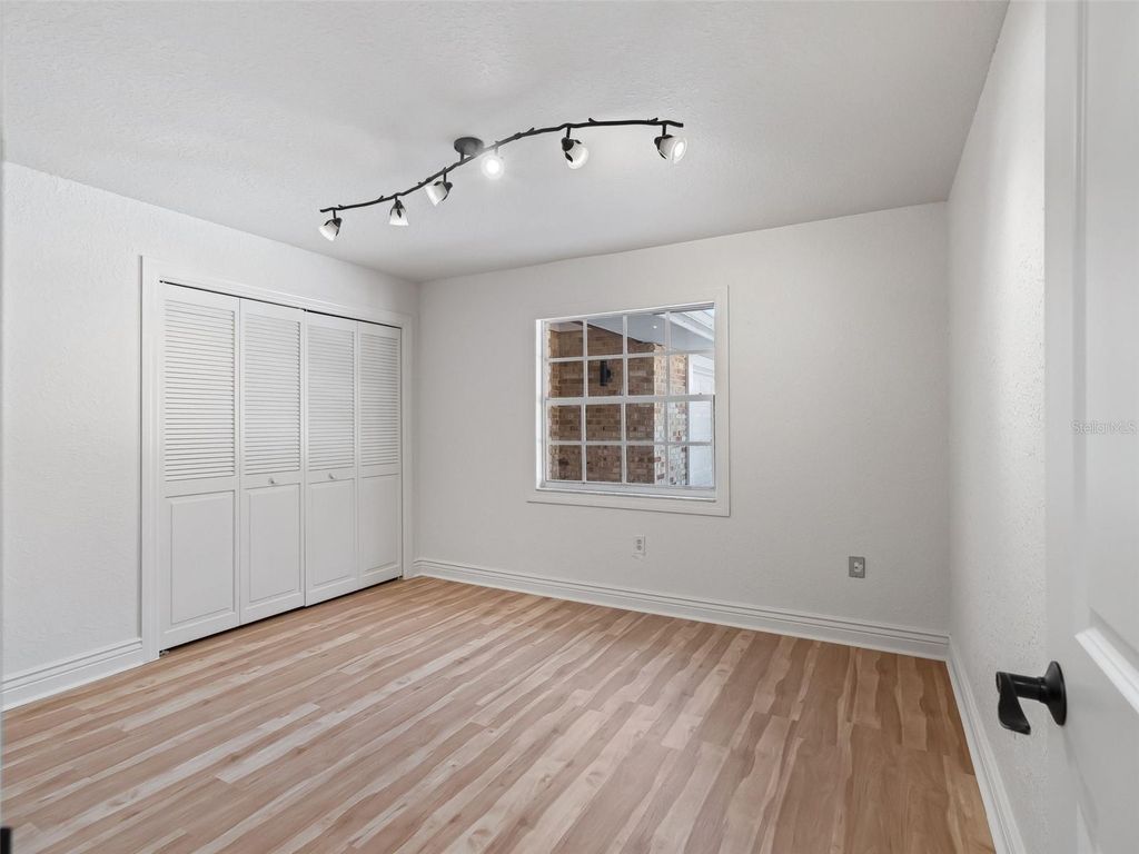 Image 24 of property listing at 10916 SE TIMUCUAN ROAD, Summerfield, FL 34491