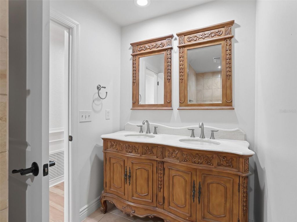 Image 26 of property listing at 10916 SE TIMUCUAN ROAD, Summerfield, FL 34491