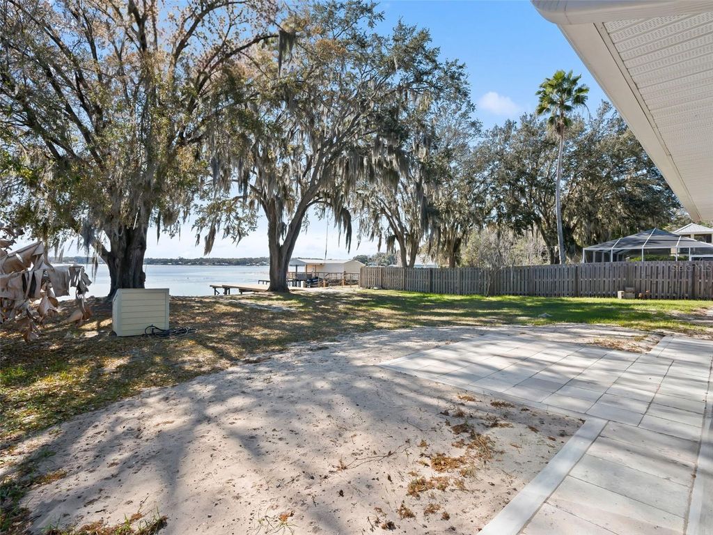 Image 31 of property listing at 10916 SE TIMUCUAN ROAD, Summerfield, FL 34491