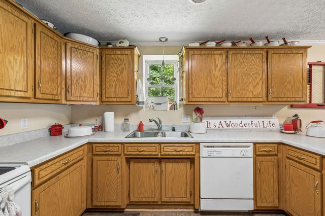 180 Lock Seven Ln, Carthage, TN 37030