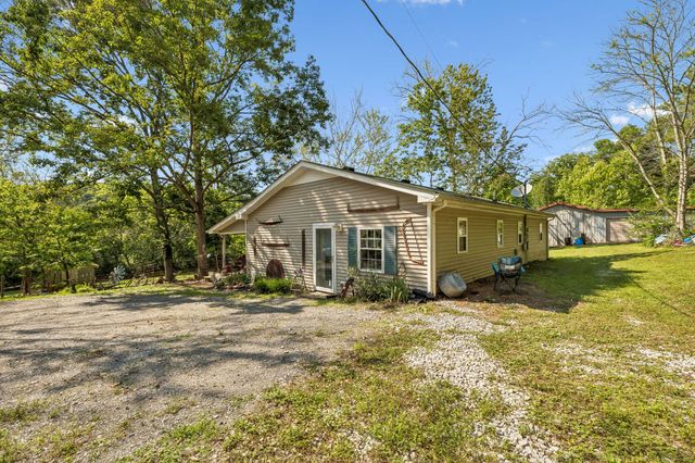 180 Lock Seven Ln, Carthage, TN 37030