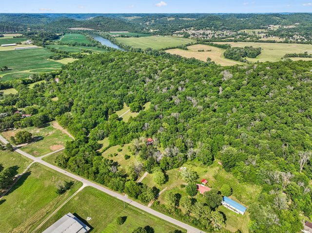 180 Lock Seven Ln, Carthage, TN 37030