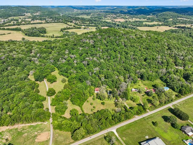 180 Lock Seven Ln, Carthage, TN 37030