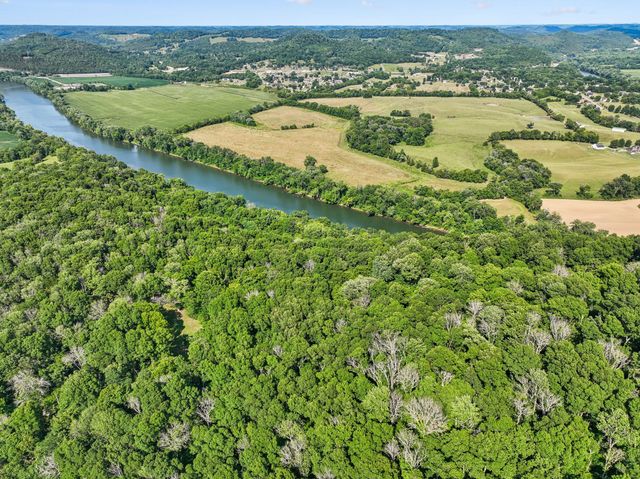 180 Lock Seven Ln, Carthage, TN 37030