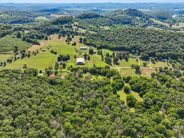 180 Lock Seven Ln, Carthage, TN 37030