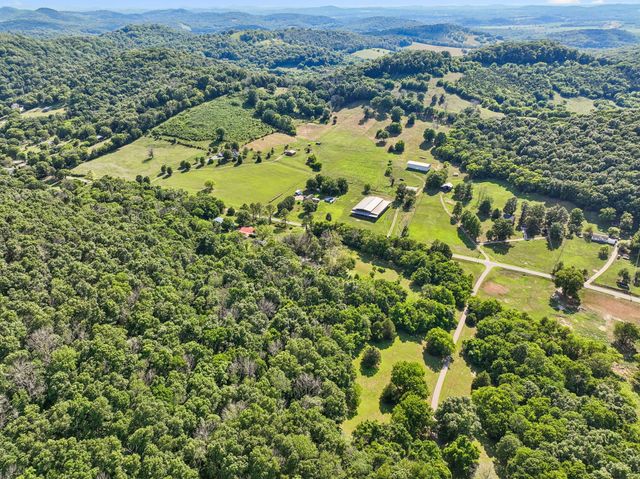 180 Lock Seven Ln, Carthage, TN 37030