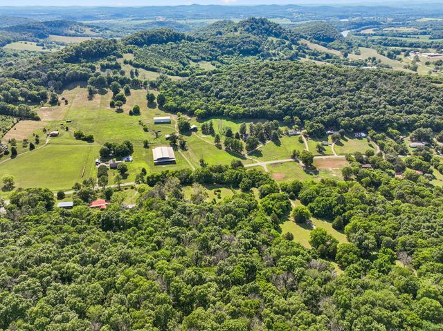 180 Lock Seven Ln, Carthage, TN 37030