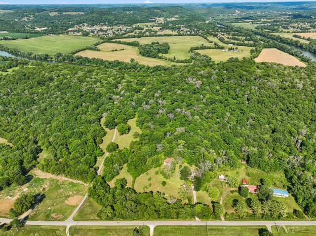 180 Lock Seven Ln, Carthage, TN 37030