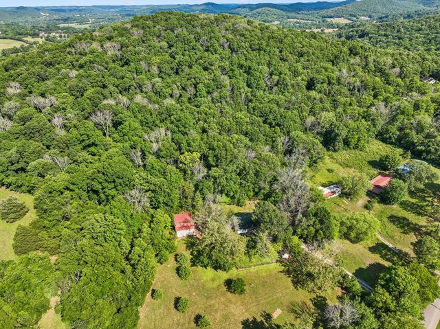 180 Lock Seven Ln, Carthage, TN 37030