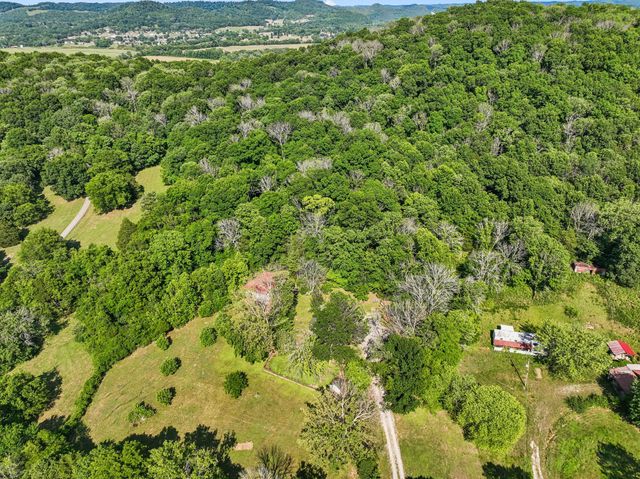 180 Lock Seven Ln, Carthage, TN 37030