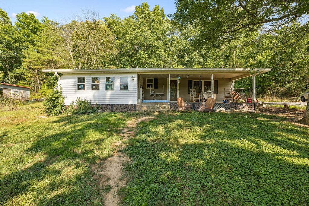 180 Lock Seven Ln, Carthage, TN 37030