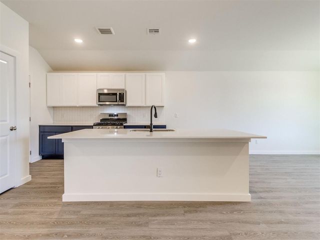 2051 Brush Creek Way, Newcastle, OK 73065