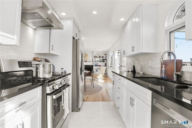 89 Kenilworth Drive West, Stamford, CT 06902