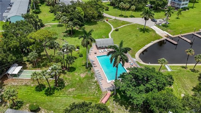 531 Pangola DR, North Fort Myers, FL 33903