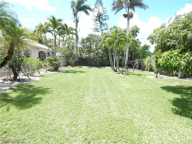 770 105th AVE N, Naples, FL 34108