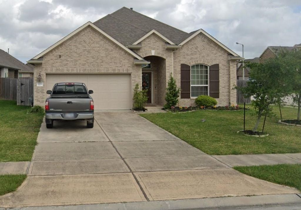 223 Rochester Trail Lane, Dickinson, TX 77539