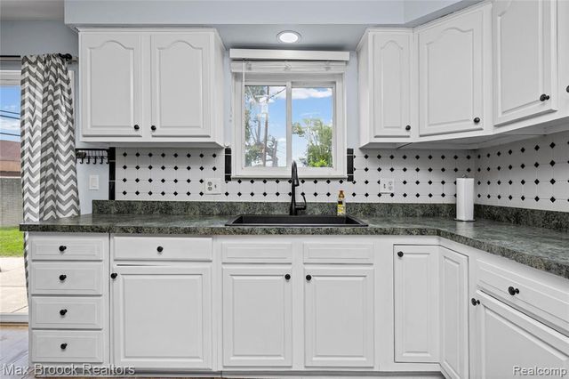 29501 Van Laan Drive, Warren, MI 48092