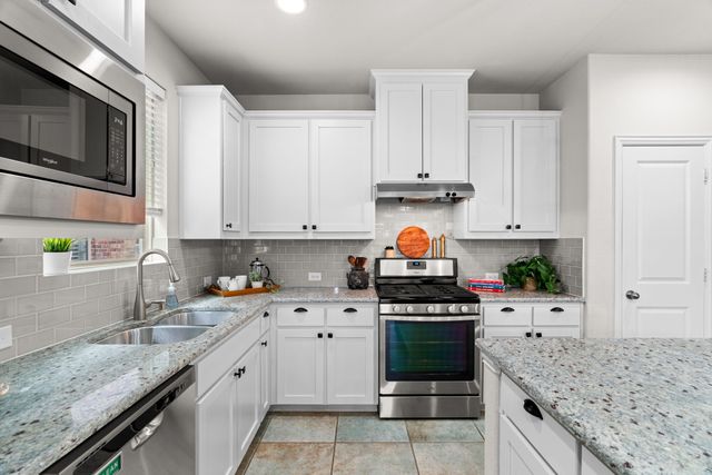 921 Montgomery Way, Argyle, TX 76226