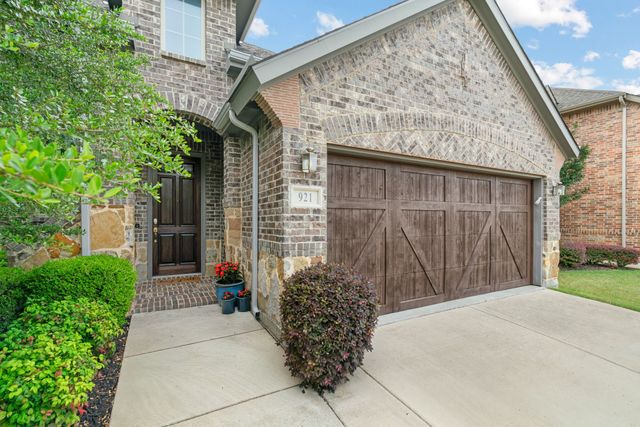 921 Montgomery Way, Argyle, TX 76226