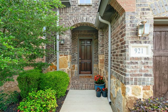 921 Montgomery Way, Argyle, TX 76226