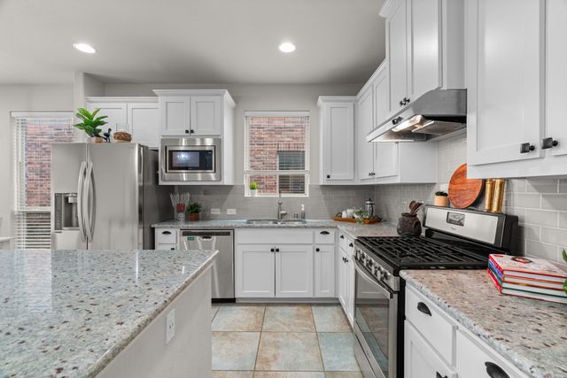 921 Montgomery Way, Argyle, TX 76226