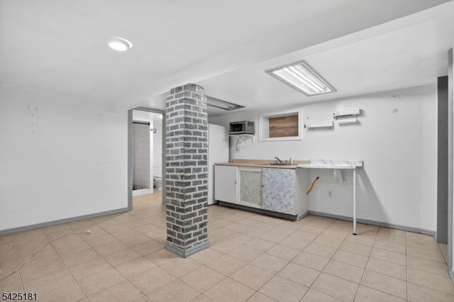 1110 Hampton Pl, Elizabeth City, NJ 07201