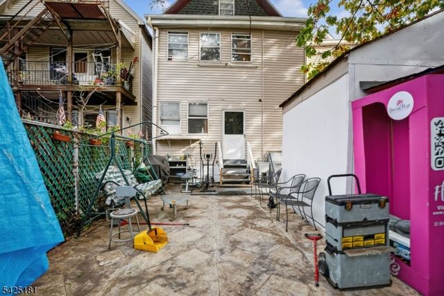 1110 Hampton Pl, Elizabeth City, NJ 07201