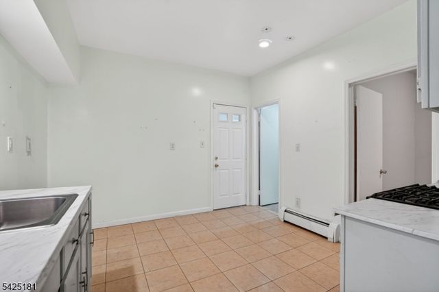 1110 Hampton Pl, Elizabeth City, NJ 07201