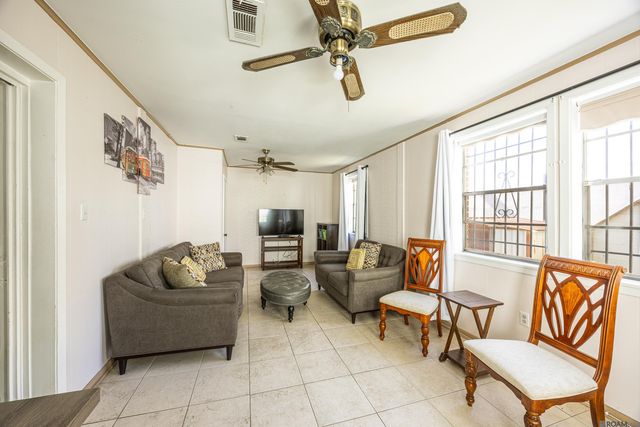 2727 Carondelet Street, New Orleans, LA 70130