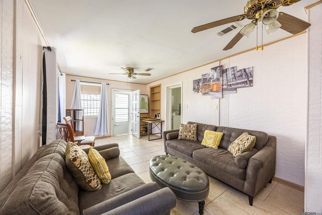 2727 Carondelet Street, New Orleans, LA 70130