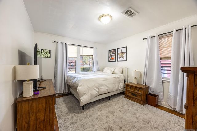 2727 Carondelet Street, New Orleans, LA 70130