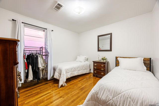 2727 Carondelet Street, New Orleans, LA 70130