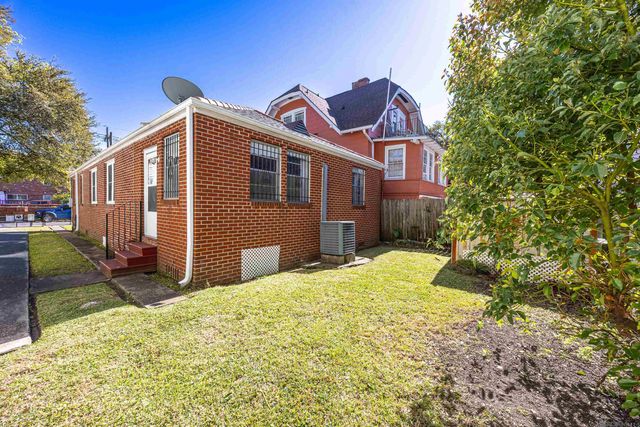 2727 Carondelet Street, New Orleans, LA 70130