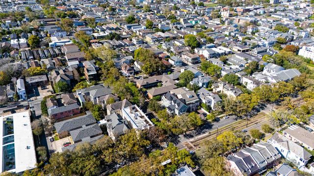 2727 Carondelet Street, New Orleans, LA 70130