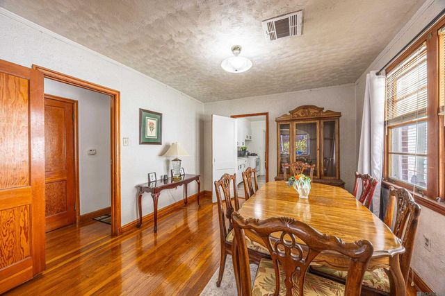 2727 Carondelet Street, New Orleans, LA 70130